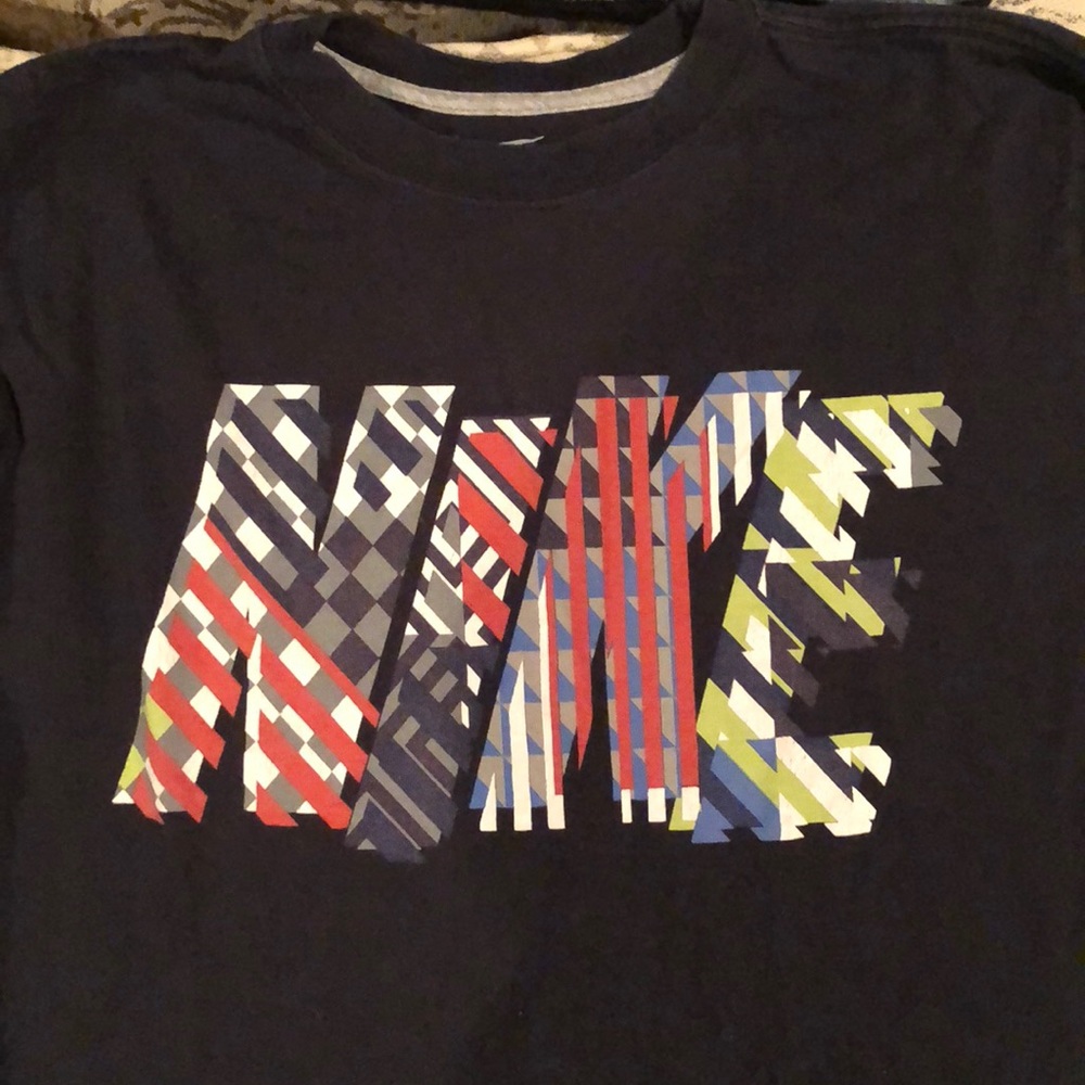 Nike boys’ XL long sleeve tee